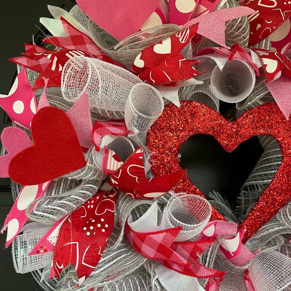 Valentine’s Day Hearts Wreath - Picture 2 of 5